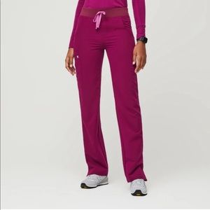 FIGS Scrub bottoms | Women’s Kade Cargo Pants XL Dark Magenta